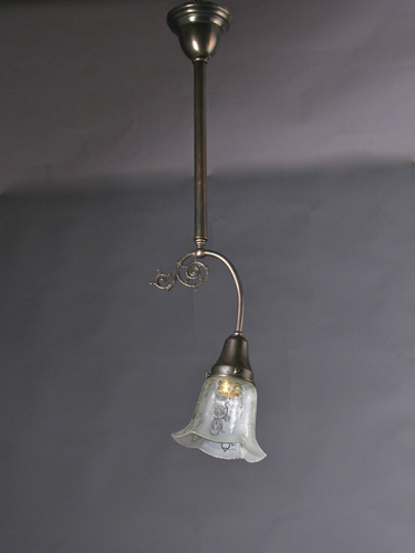 Pendant with Cast Arm Back
